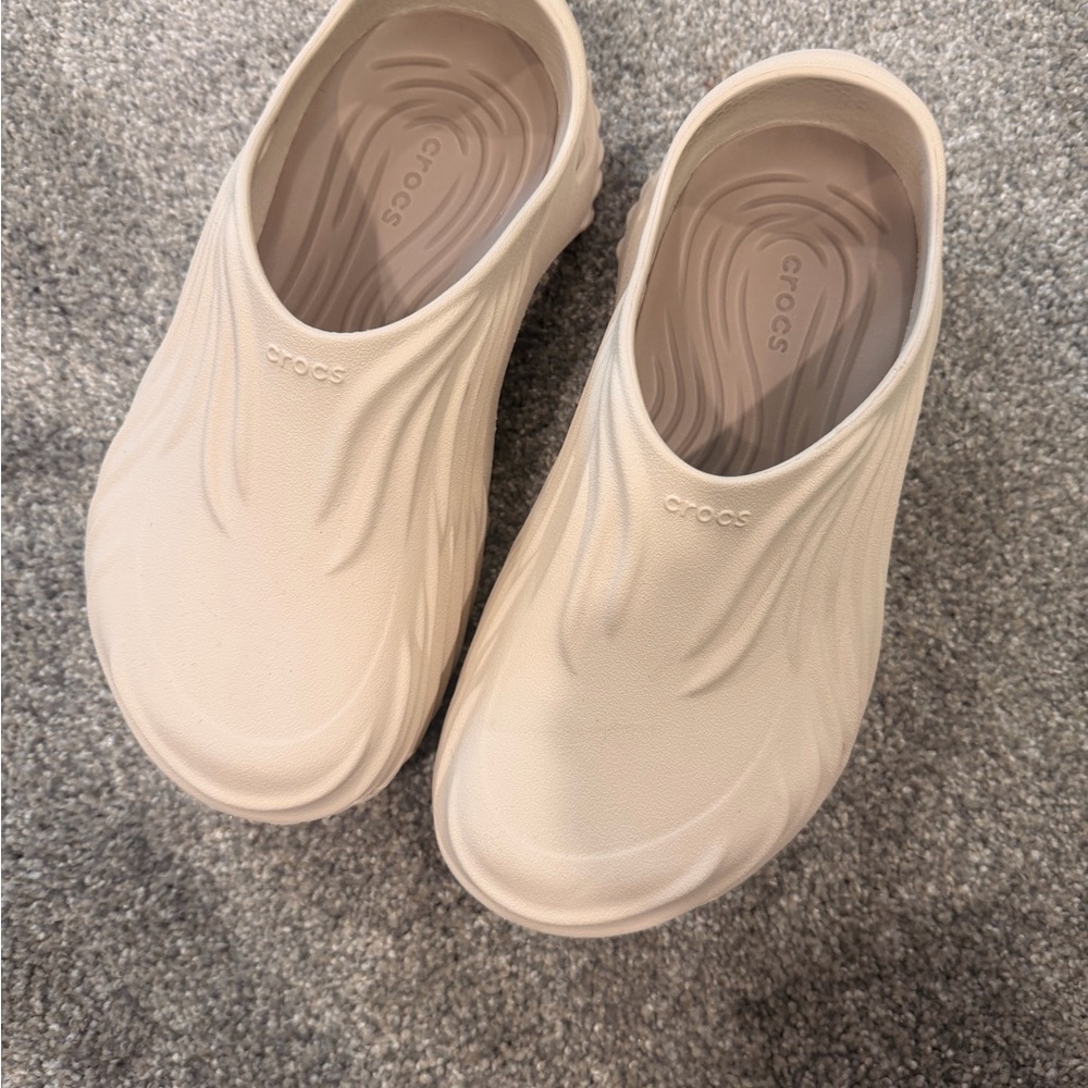 CROCS Women’s Cream/Tan LiteRide-Style Clog - Picture 2 of 6